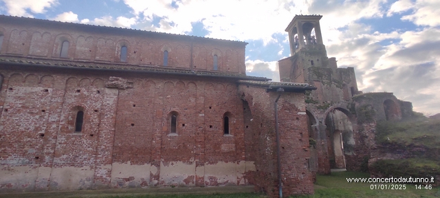 Lomello Basilica Castello