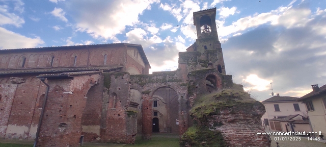 Lomello Basilica Castello